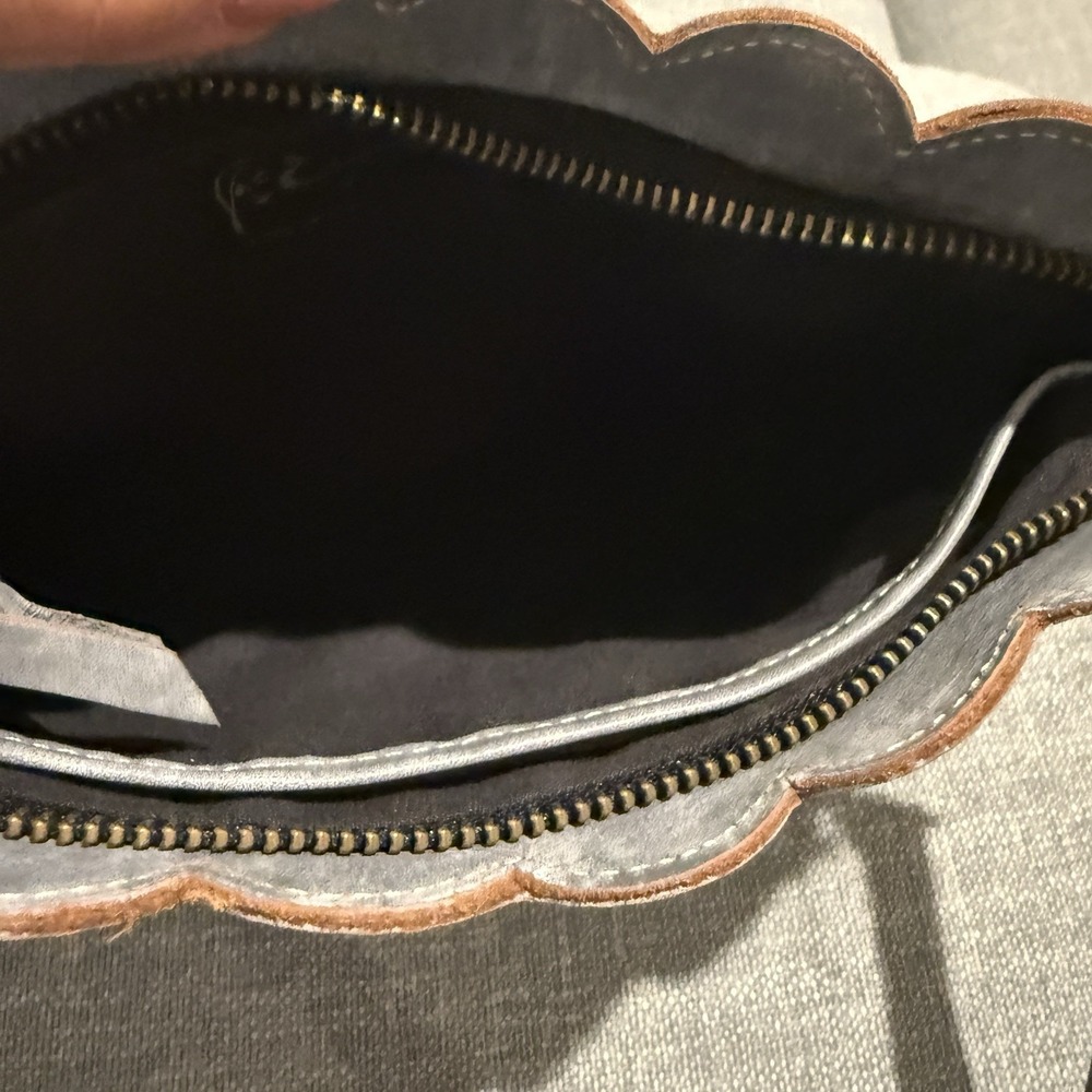 Embossed Metallic Silver Wristlet Clutch - Picture 5 of 8